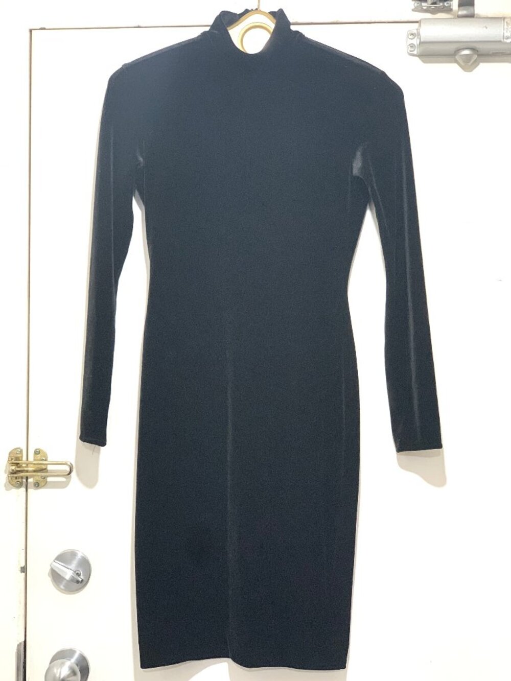 WAYNE CLARK SLIM FITTED BLACK VELVET DRESSES SIZE S